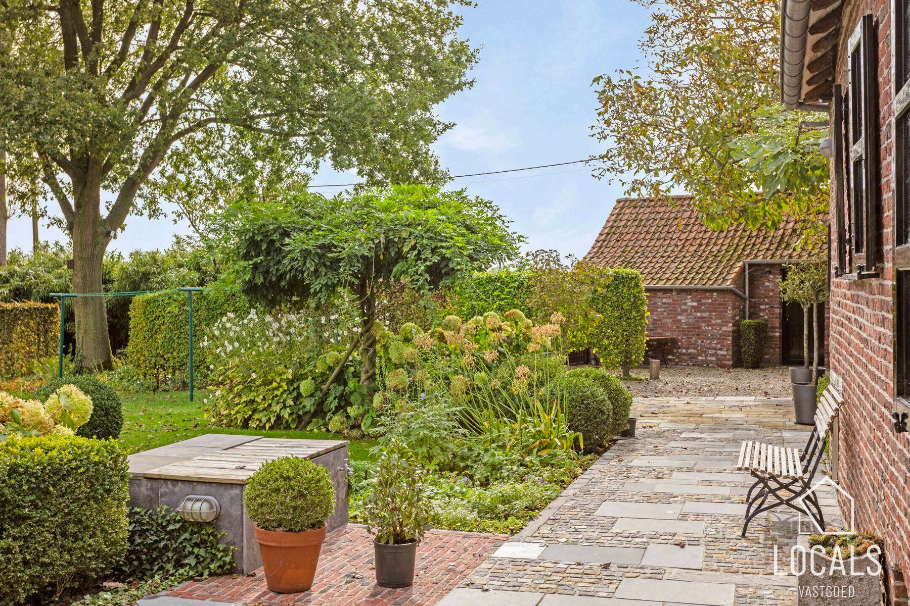 Unieke woning gelegen in een oase van rust foto 15