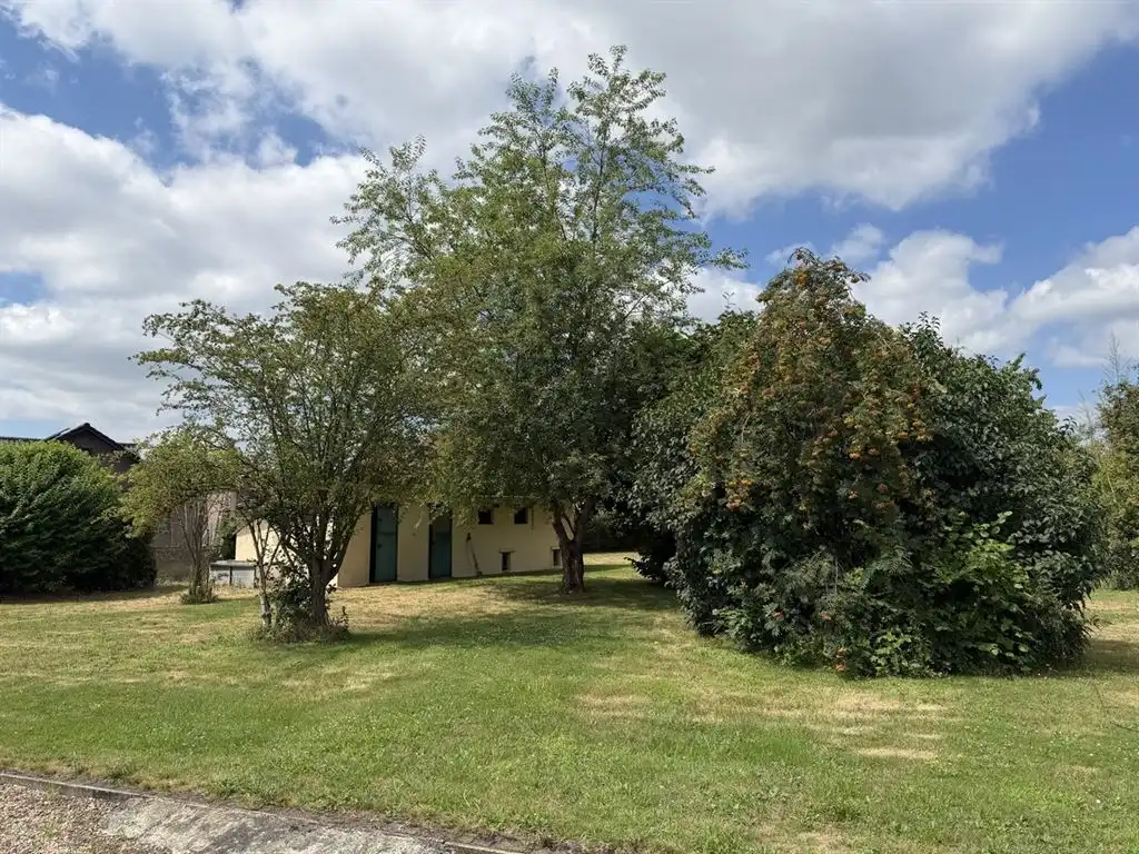 Karaktervolle, vrijstaande woning op riant perceel foto 11