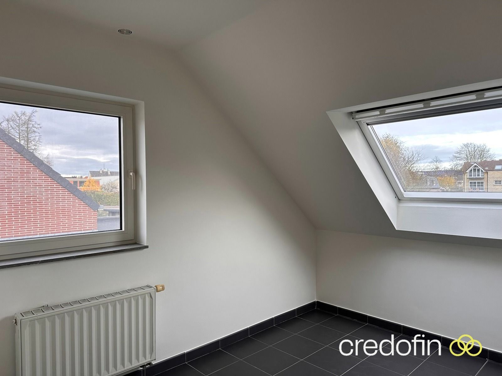 Goed gelegen woning met 3 slk, bureau en garage foto 11