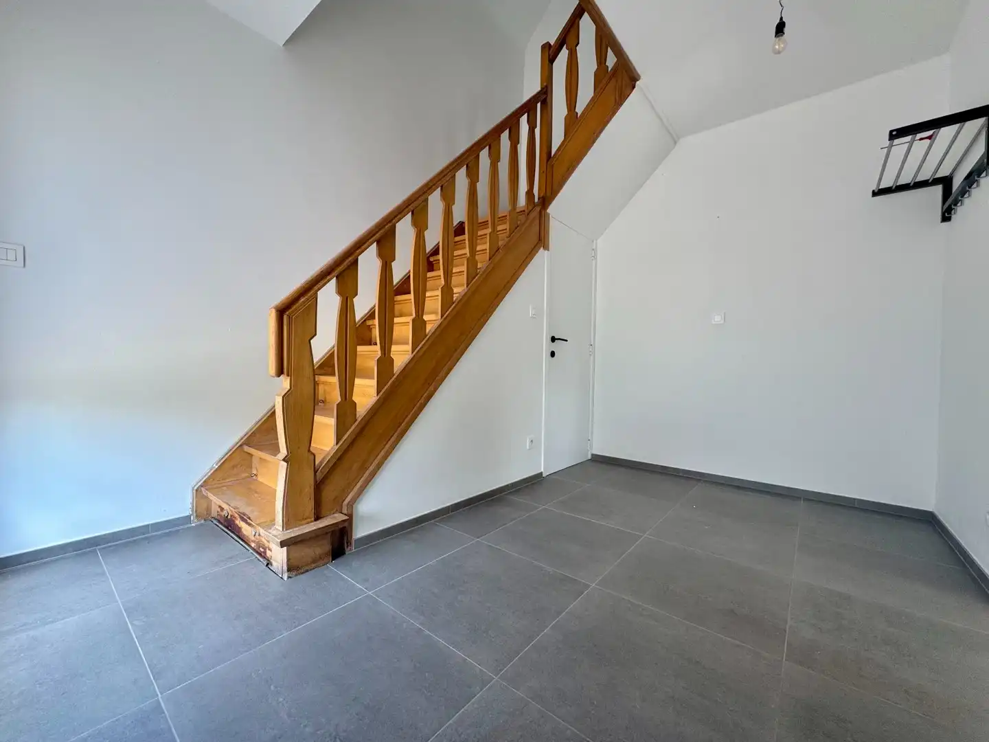 Gerenoveerde vrijstaande woning met 3 slaapkamers te huur foto 3