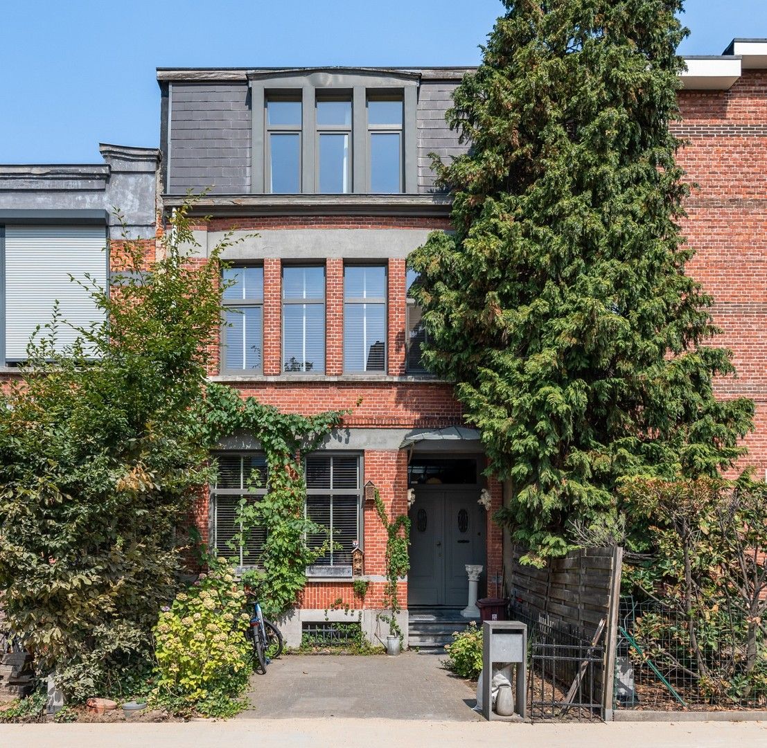 Charmante, lichte woning met heerlijk terras op toplocatie! foto {{pictureIndex}}