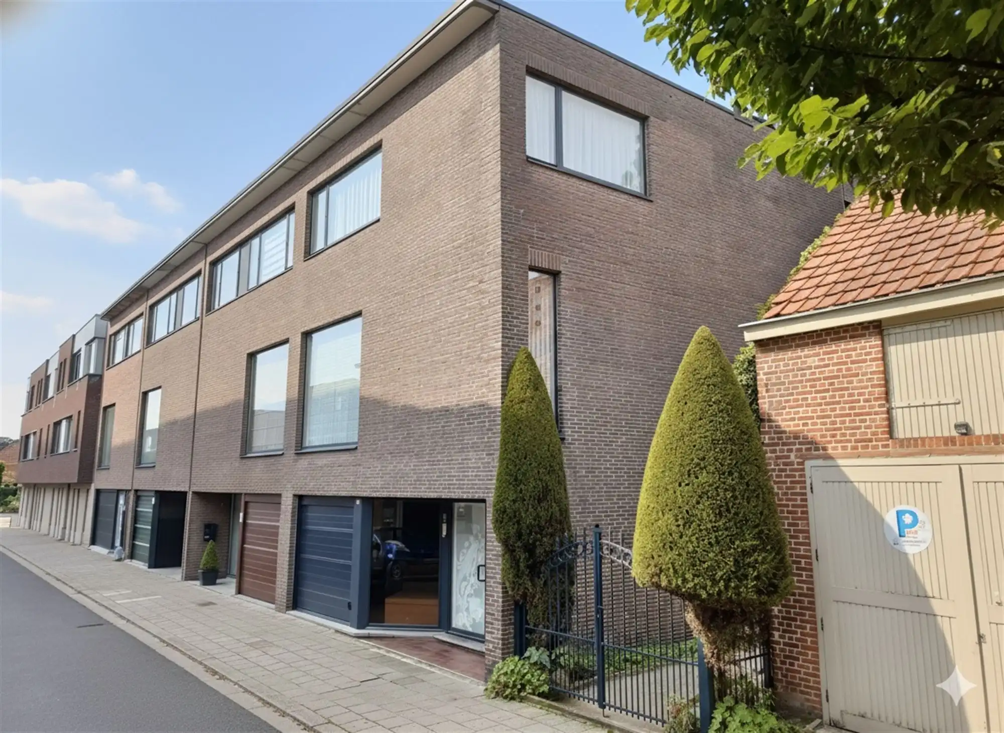 Bel-etage woning met 3 slaapkamers en tuinpoort aan straatkant. foto 7