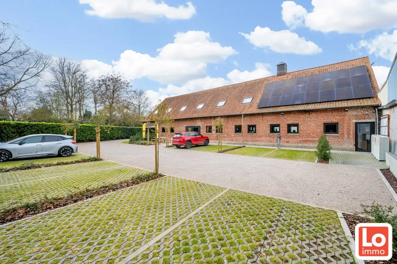 Energiezuinige kantoorruimte van 332m² in totaal gerenoveerde Hoeve! foto 2