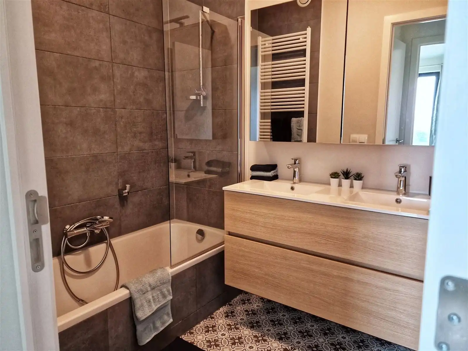 Elegant appartement met 2 slaapkamers, terras en kelder, ideaal gelegen foto 5