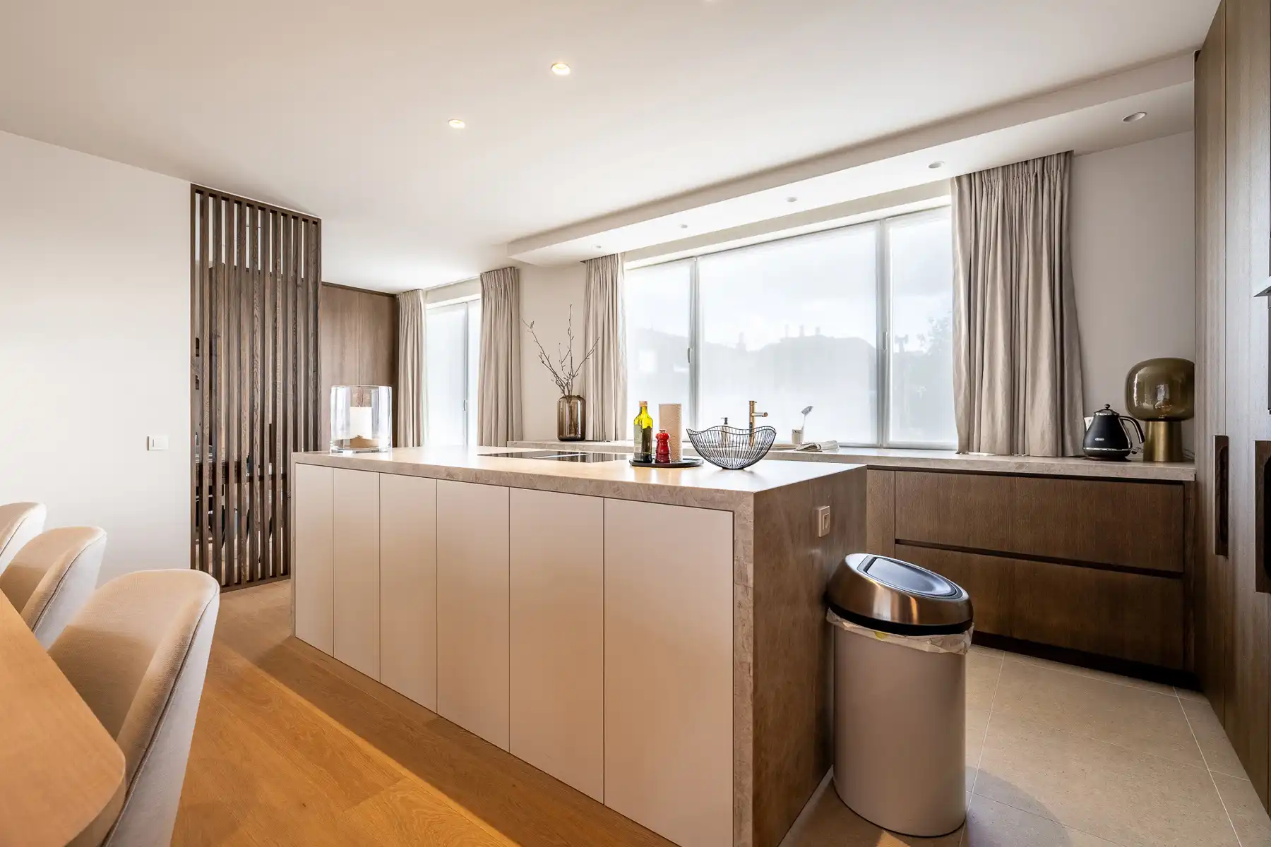 Centrale nieuwbouwwoning met lift en privéparking foto 9