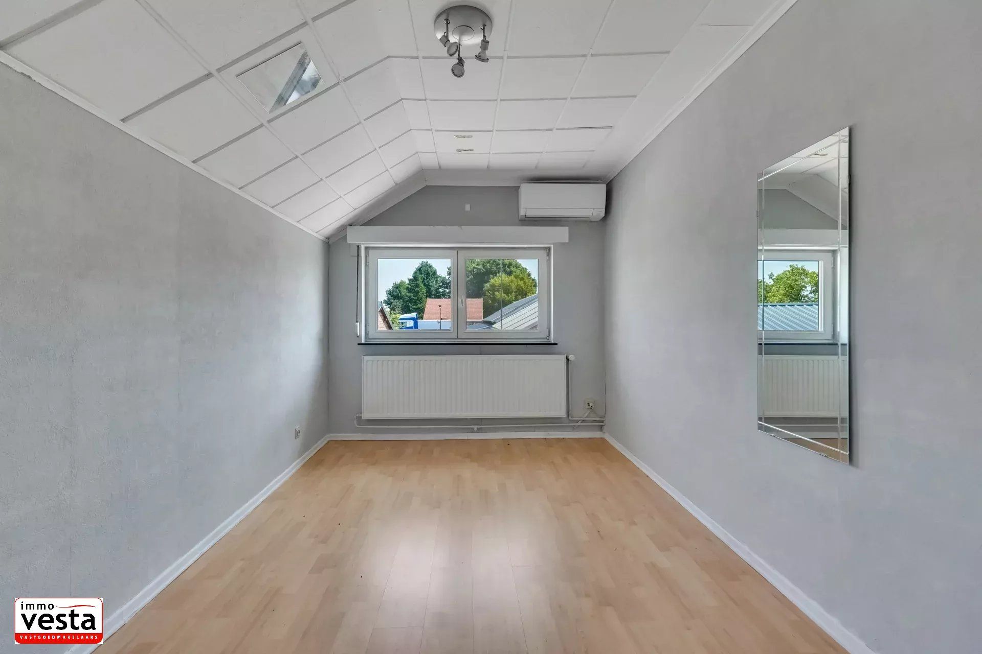 Ruime , landelijk gelegen woning met loods foto 17