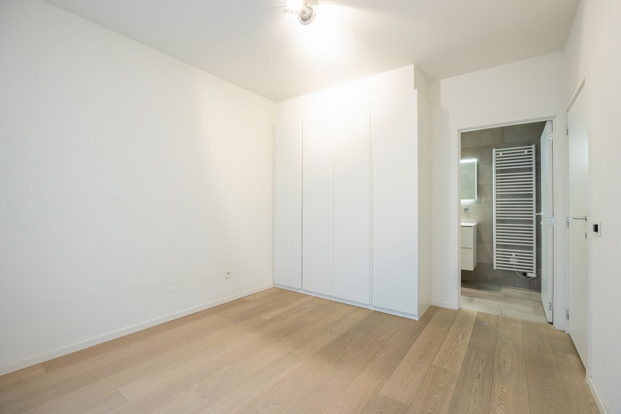 ANTWERPEN ZUID - Twee-slaapkamerappartement met ruim Zuid-terras.  foto 7