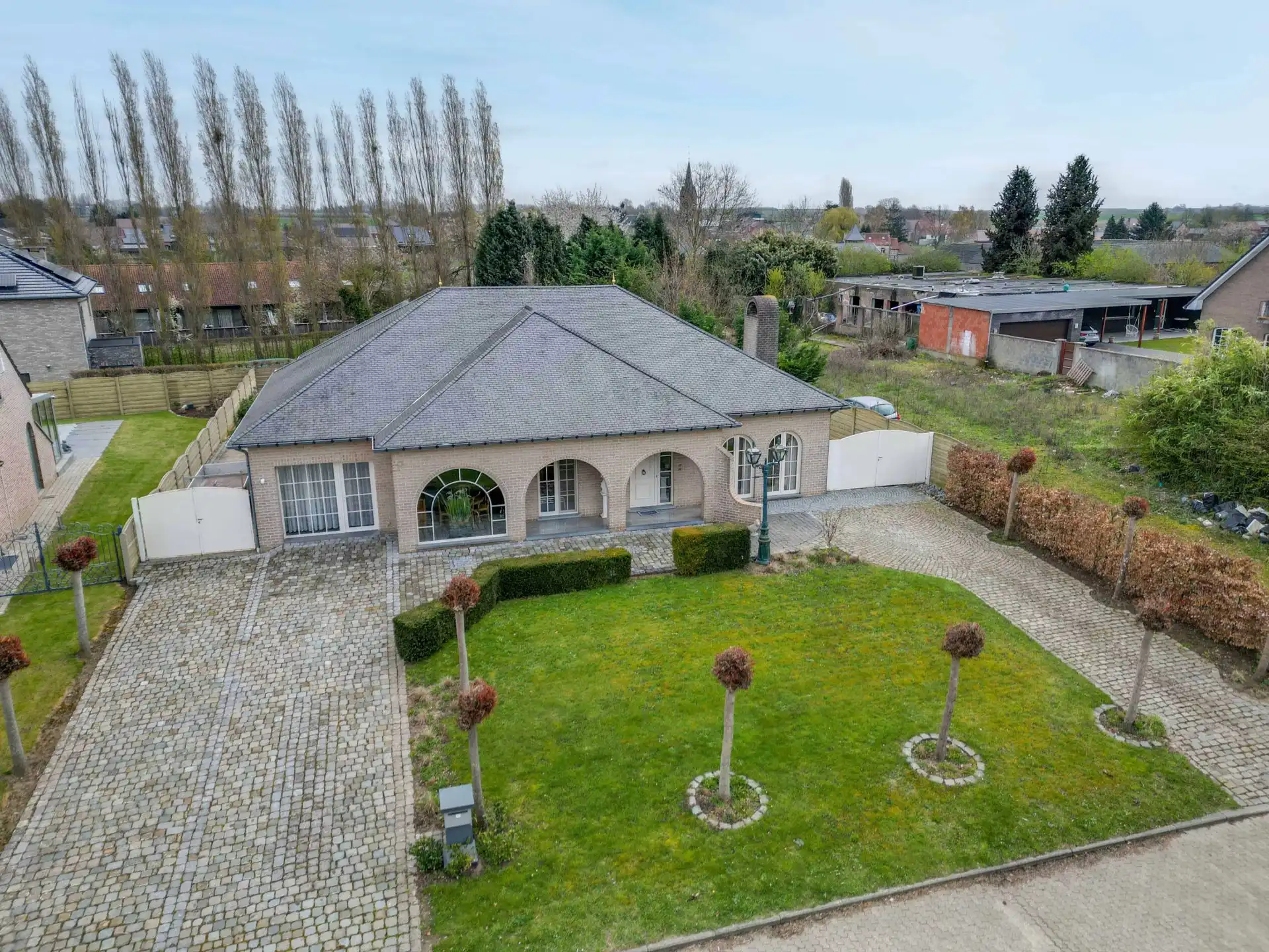 Ruime villa op een goede locatie foto 2