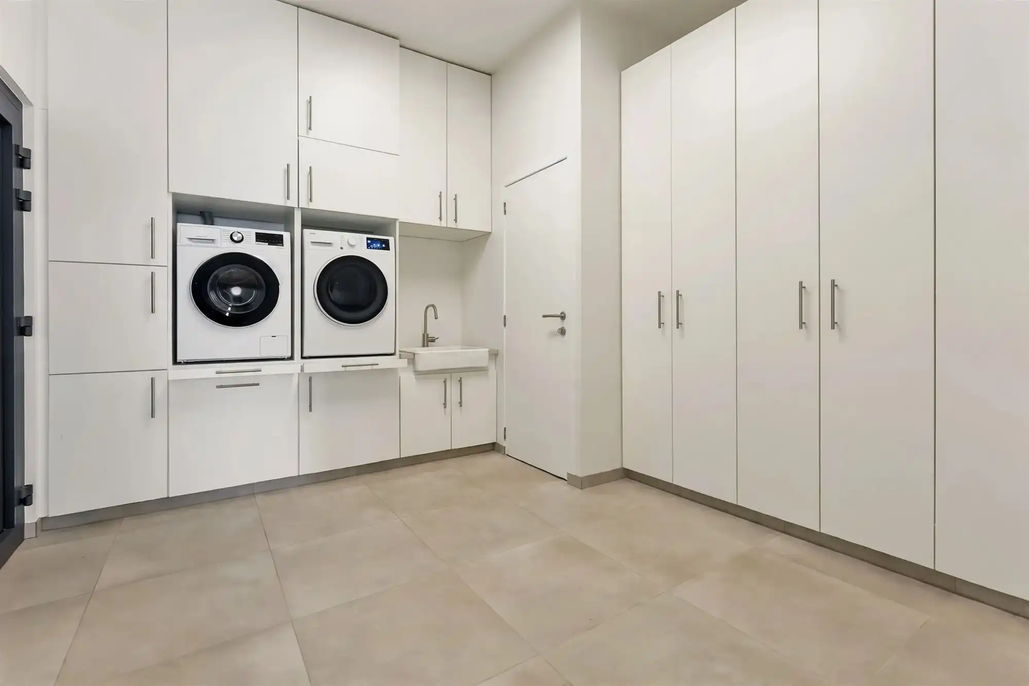 RECENT GERENOVEERDE WONING (175M²) MET HOBBY-/WERKRUIMTE VAN 212M² IN HASSELT CENTRUM foto 12