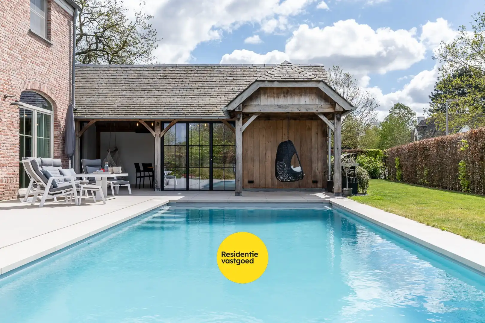 Exclusieve villa met zwembad en poolhouse in de nieuwe St-Annawijk te Sint-Andries foto 32