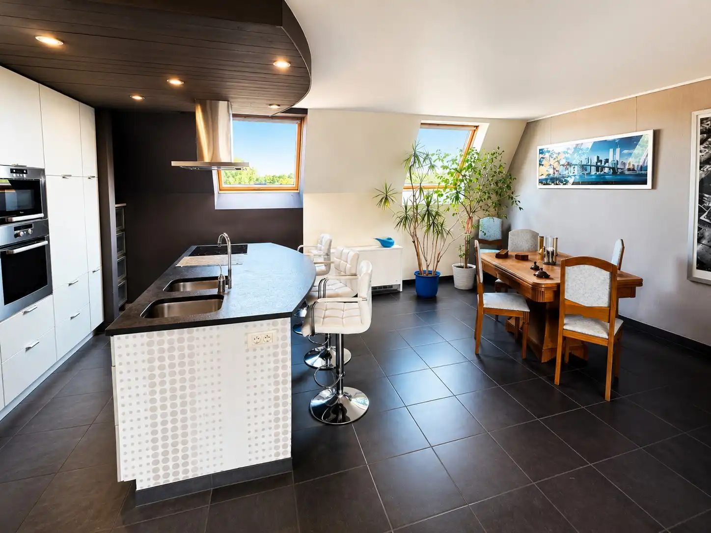 Verzorgd duplexappartement met 3 slaapkamers op wandelafstand van het centrum van De Haan. foto 3