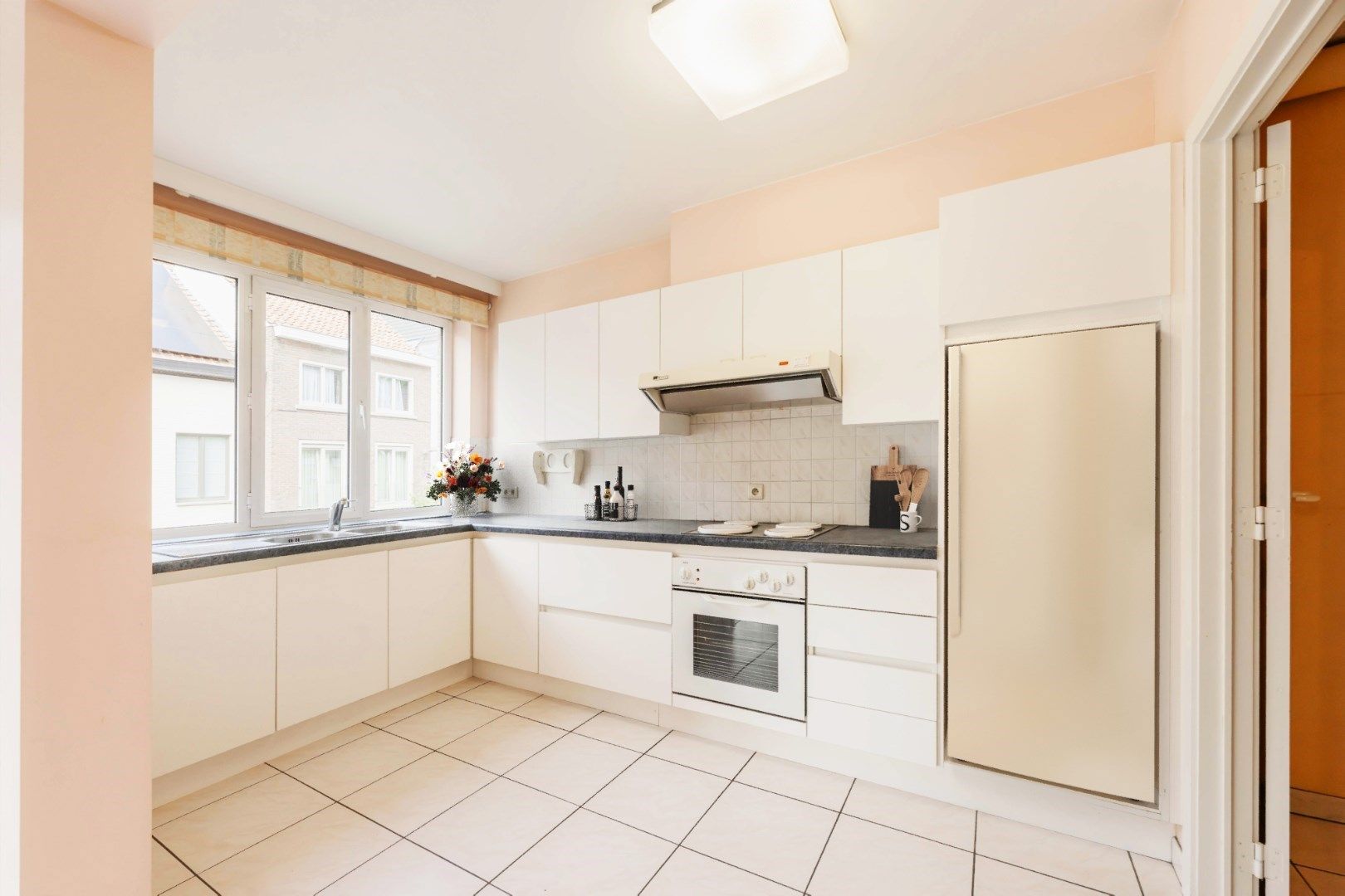 RUIM APPARTEMENT (102 m²) MET 3 SLPKS | BERGING | AUTOSTAANPLAATS  foto 3