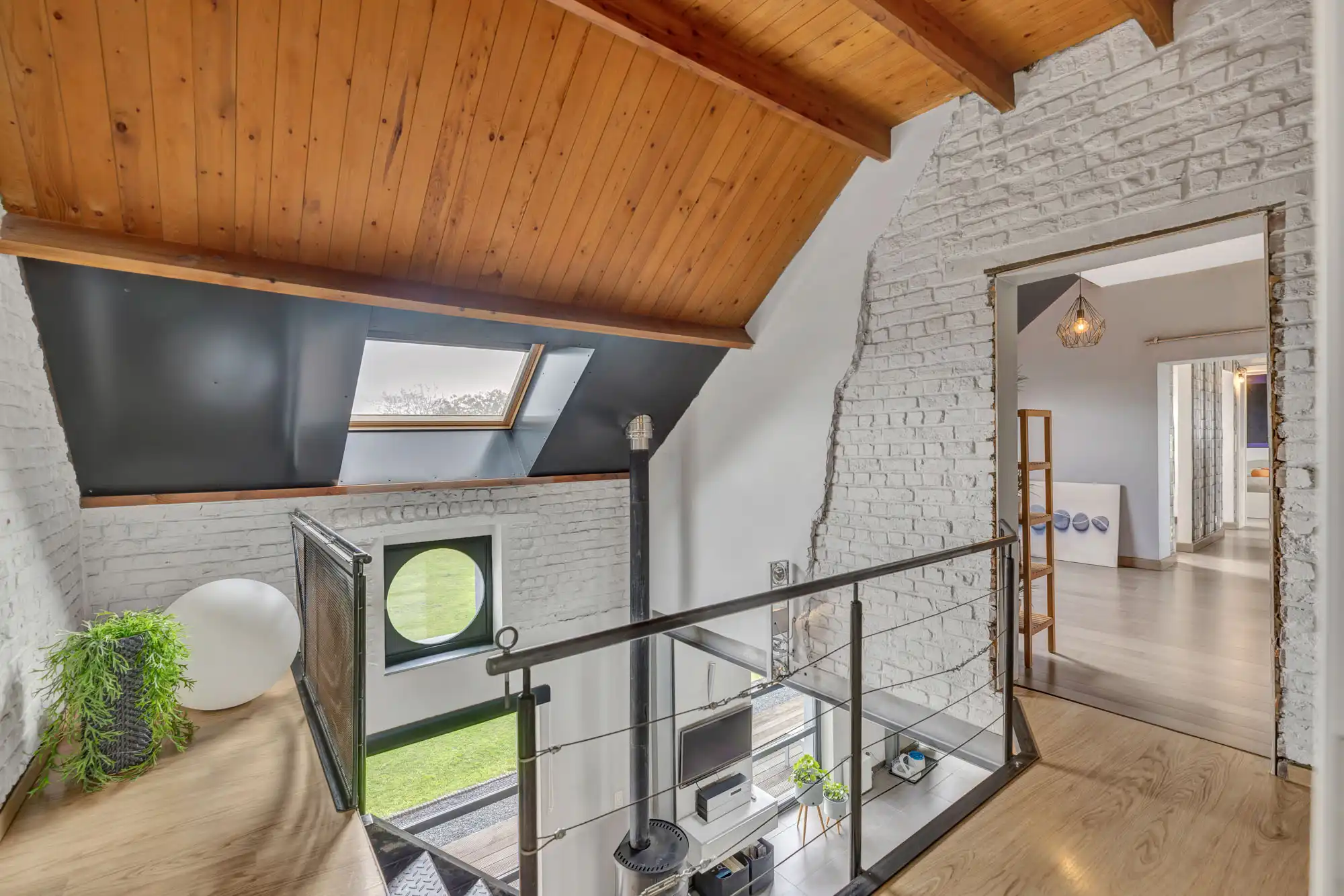 Ruime en volledig gerenoveerde veelzijdige woning op 19a68ca foto 16