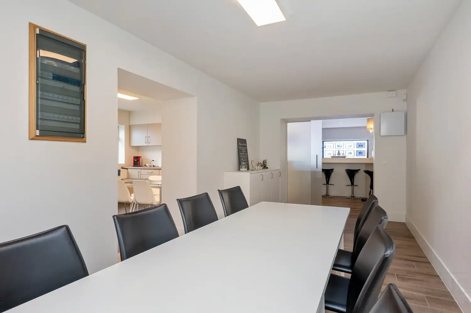 Uiterst gunstig gelegen kantoor met woonst. foto 25