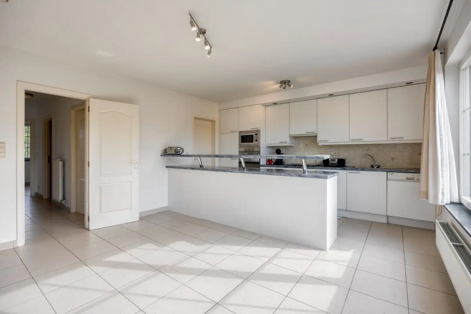 Appartement met 2 slaapkamers en autostaanplaats in Lubbeek! - EPC 102 kWh/m² - bewoonbare opp. 99 m² foto 11