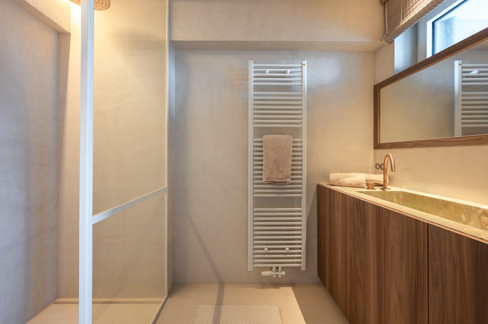 Luxueus gerenoveerd hoekappartement met terrassen en frontaal zeezicht foto 16