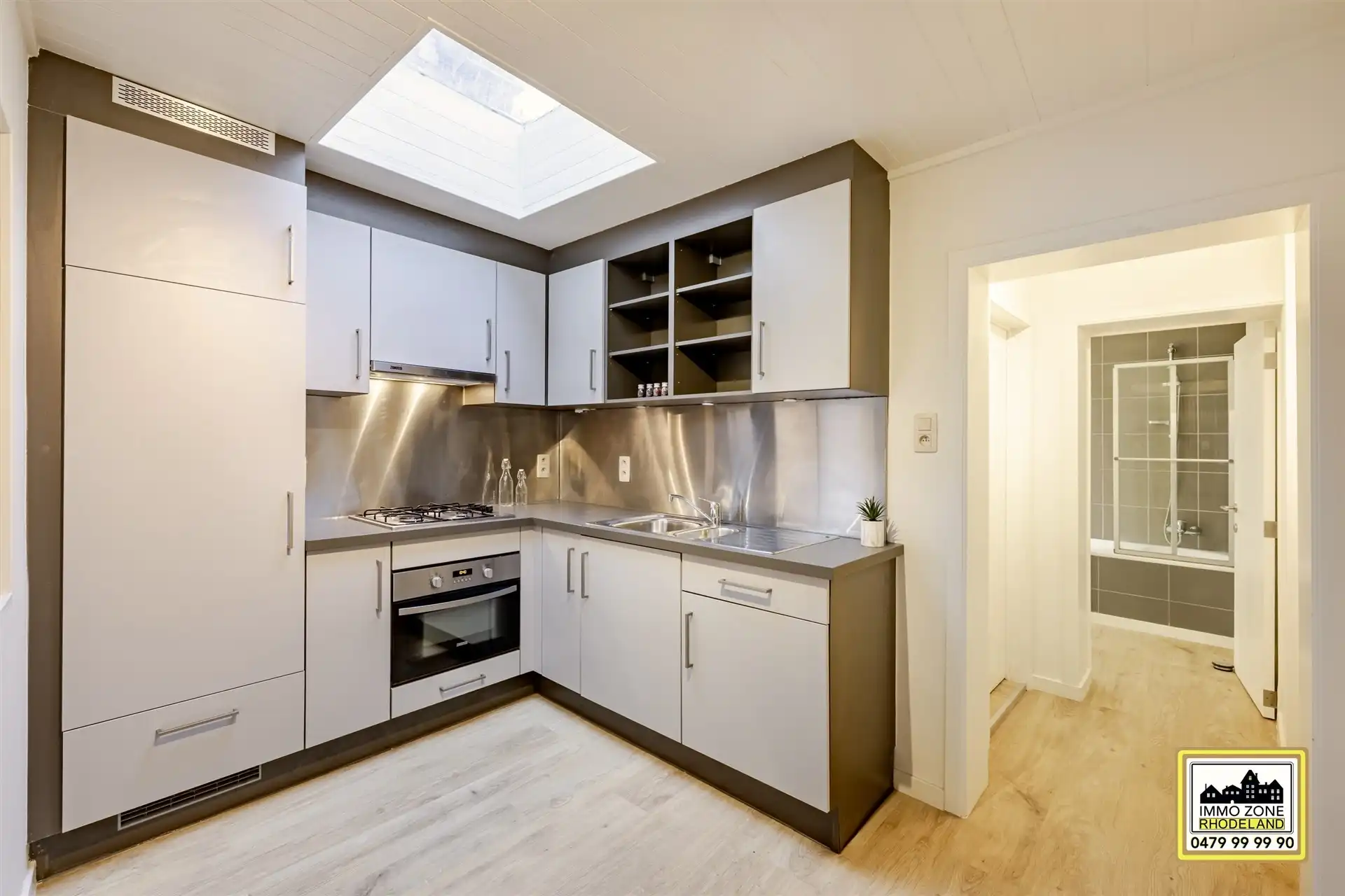 Knappe en uiterst instapklare starterswoning foto 9