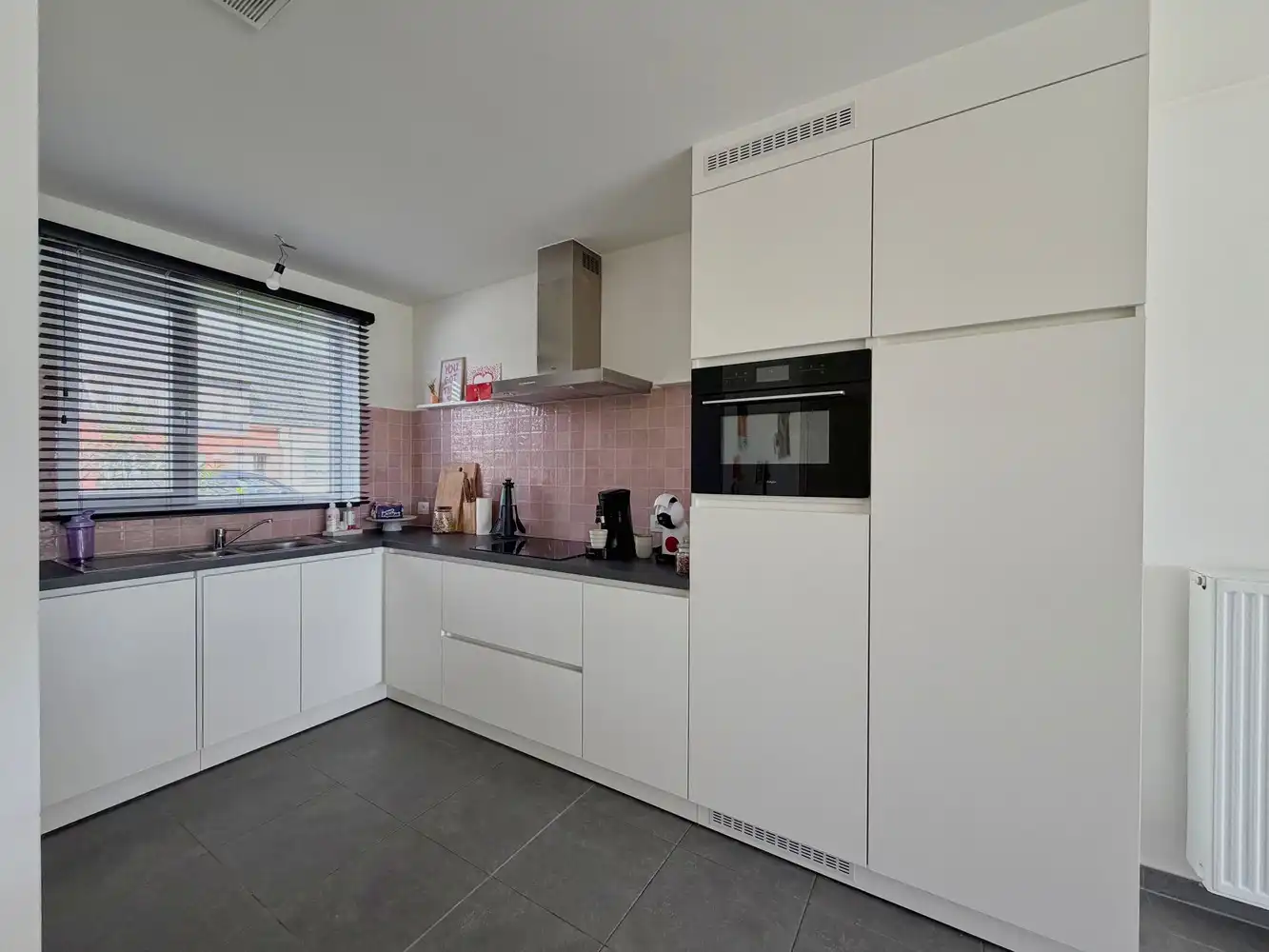 Recente, energiezuinige woning met landelijk verzicht foto 6