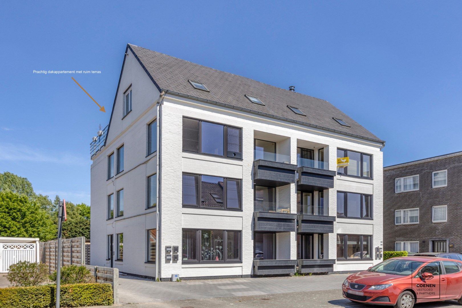 Instapklaar, recent gerenoveerd dakappartement van 55 m² te Geel! foto {{pictureIndex}}