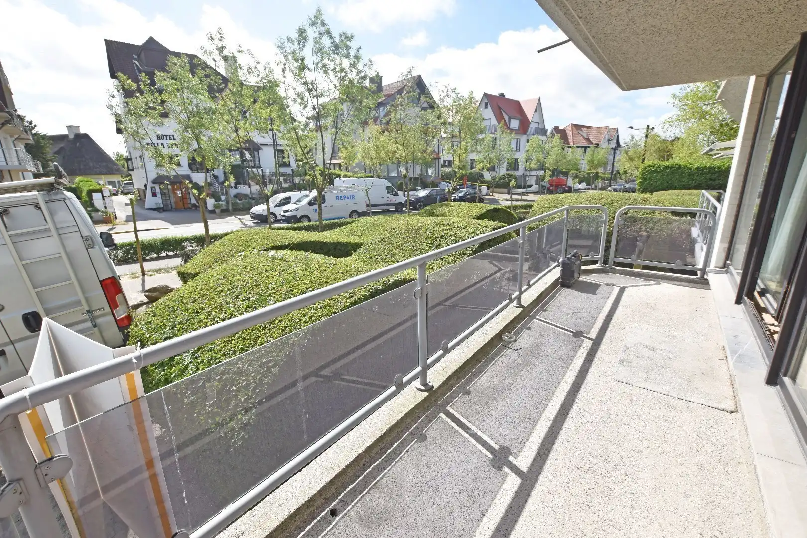 Ongemeubeld hoekappartement in hartje Zoute nabij het Albertplein foto 6