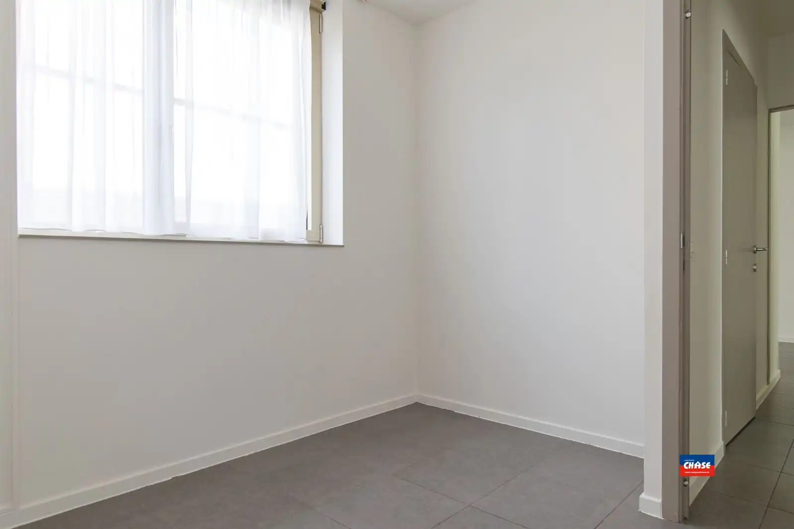 Recent gelijkvloersappartement met 2 slpks, terras en parking foto 10