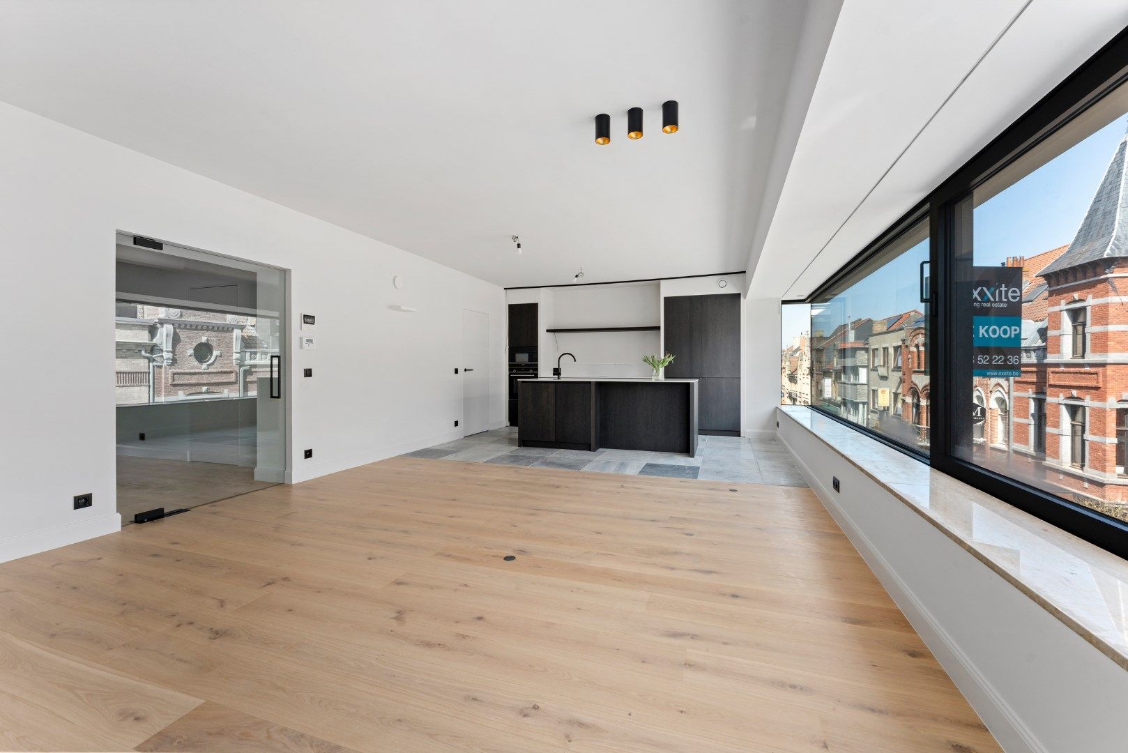 Luxueus gerenoveerd 2 slaapkamer appartement met autostaanplaats in het hartje van Nieuwpoort Stad foto 4