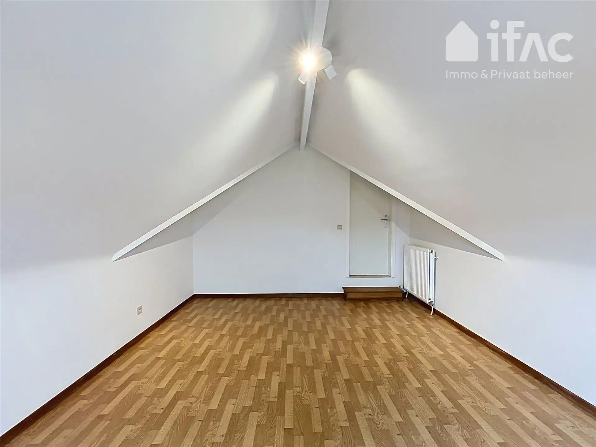 Ruime en gerenoveerde 5-Slaapkamer Villa met Tuin  foto 19