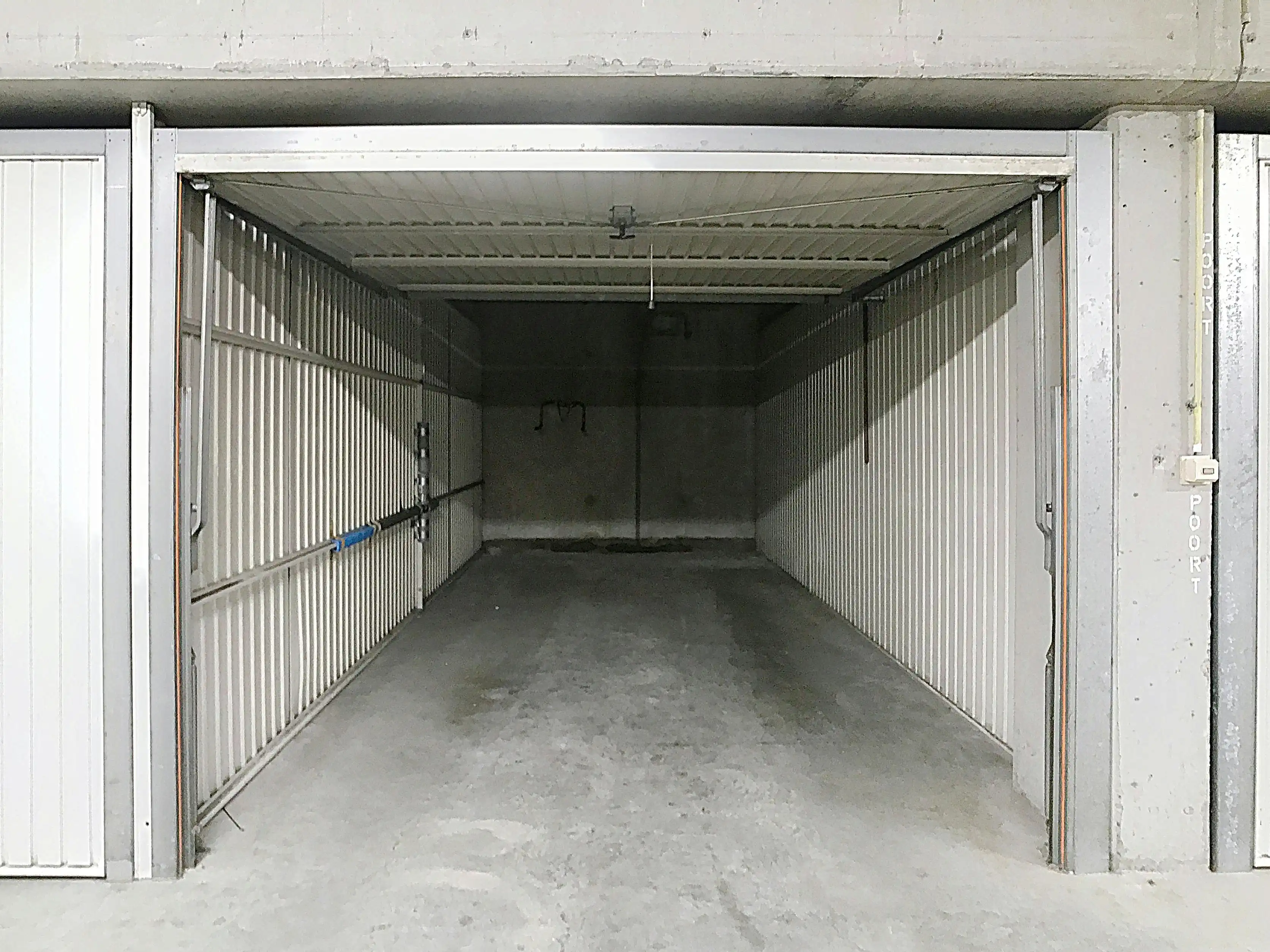 Ruime garagebox op topligging te Duinenweg! foto 2