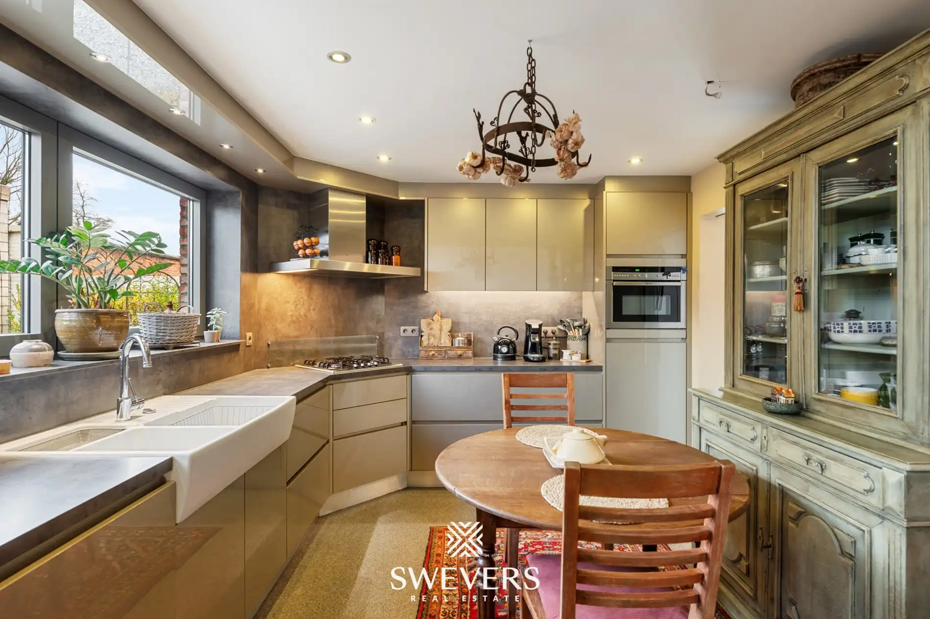 Instapklare gezinswoning met verrassend veel ruimte en een uitstekende ligging te Beringen foto 11