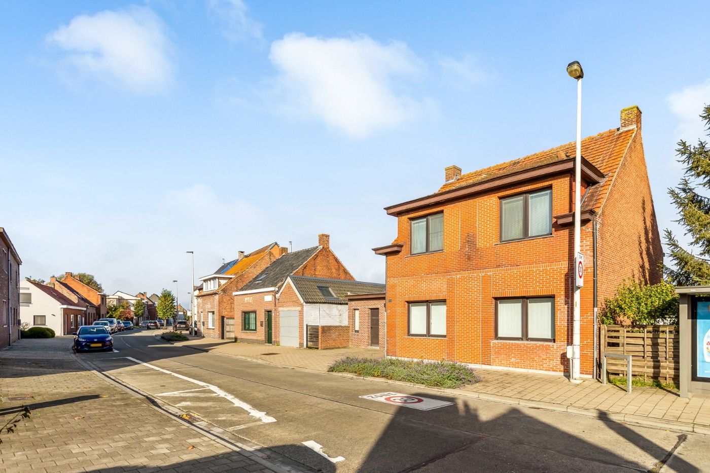 Ruime, instapklare woning met 3 slpk., garage, fietsenberging en koer foto 29