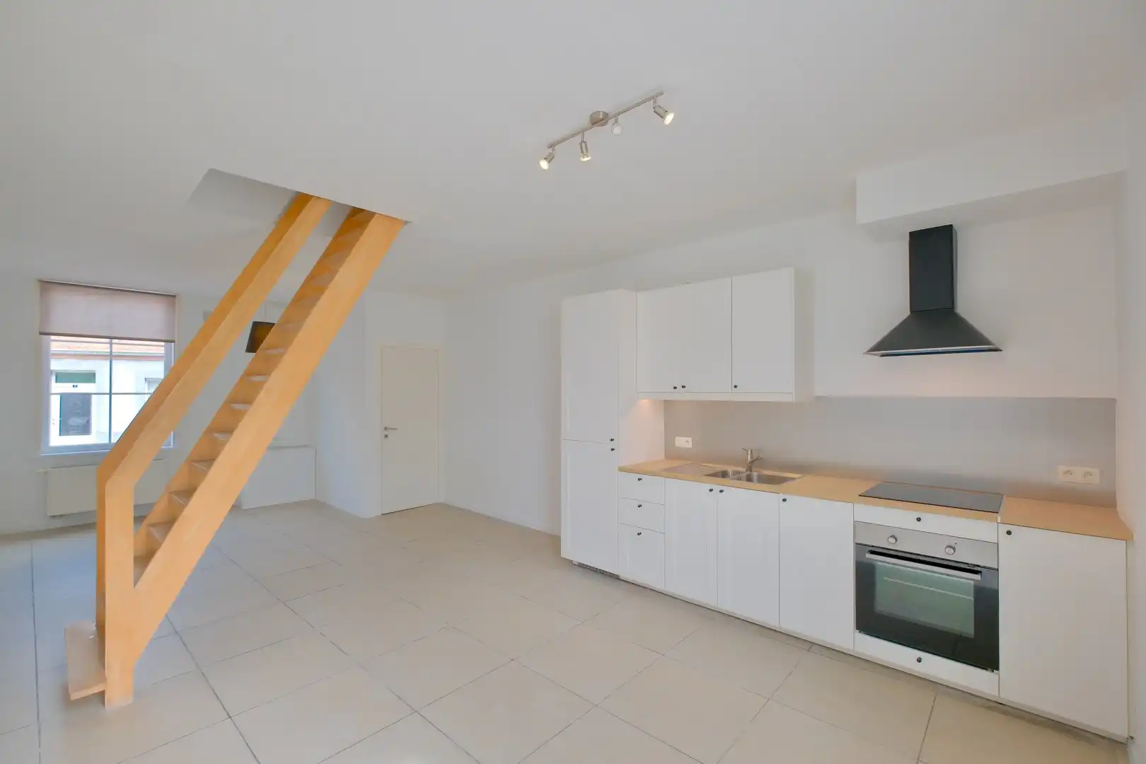 LICHTERVELDE - Woning met 2 slpks en tuin met ruim terras! foto 6