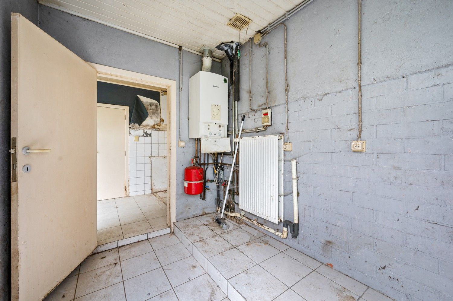 Charmante te renoveren rijwoning met veel potentieel op gunstige locatie in Lier foto 11