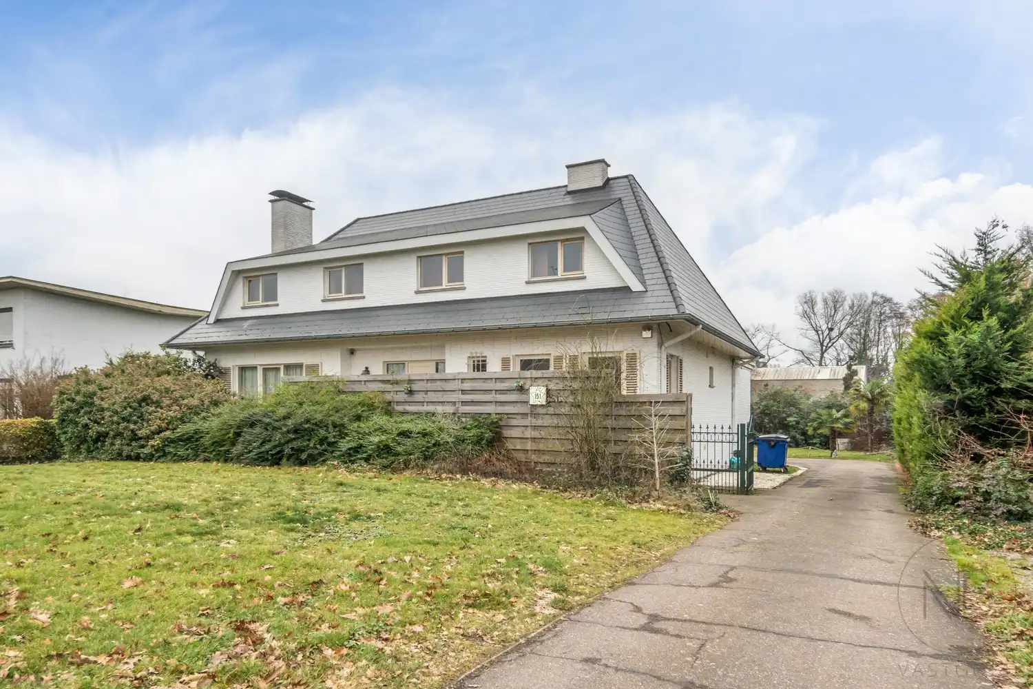 Hoofdfoto van de publicatie: Klassieke villa met 5 slaapkamers ( momenteel met handelshuurovereenkomst)
