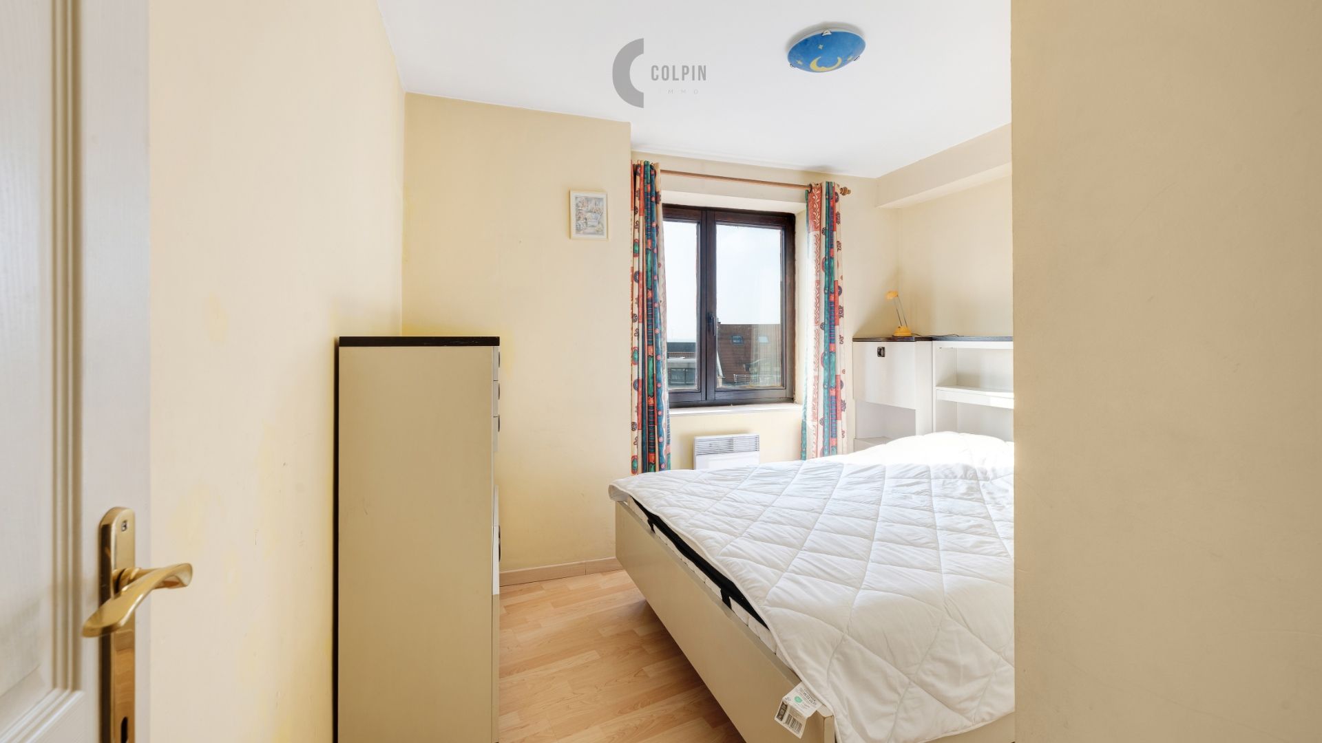 Lichtrijk hoekappartement vlakbij de Zeedijk in Heist foto 11