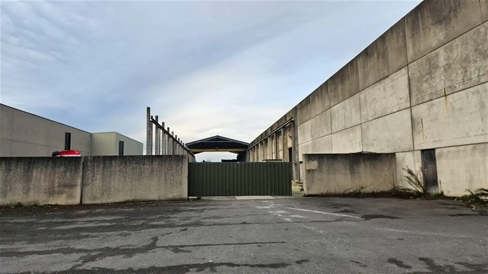 Te huur veelzijdig bedrijfsgebouw te Aalter foto 2