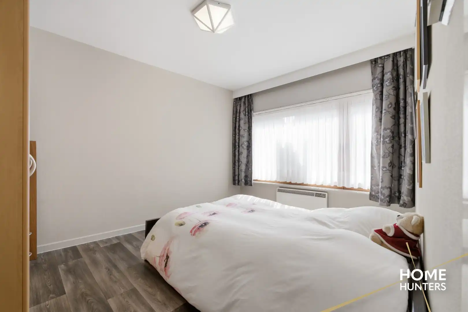 Veelzijdige woning met handelsruimte, 4 slaapkamers, grote garage en zonnige tuin op 497 m² foto 21