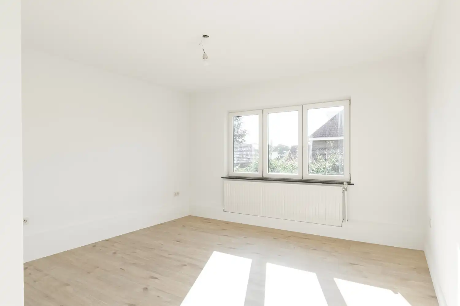 Volledig gerenoveerde ruime gezinswoning in het hart van Eksel foto 22