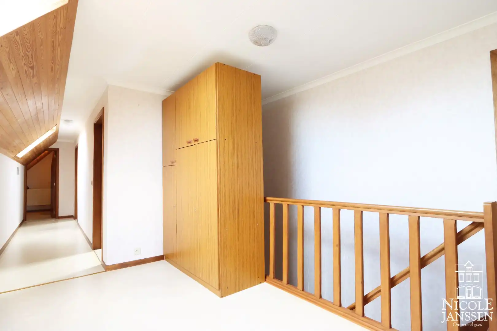 Instapklare en ruime gezinswoning met garage en diepe tuin in het gezellige Beek foto 18