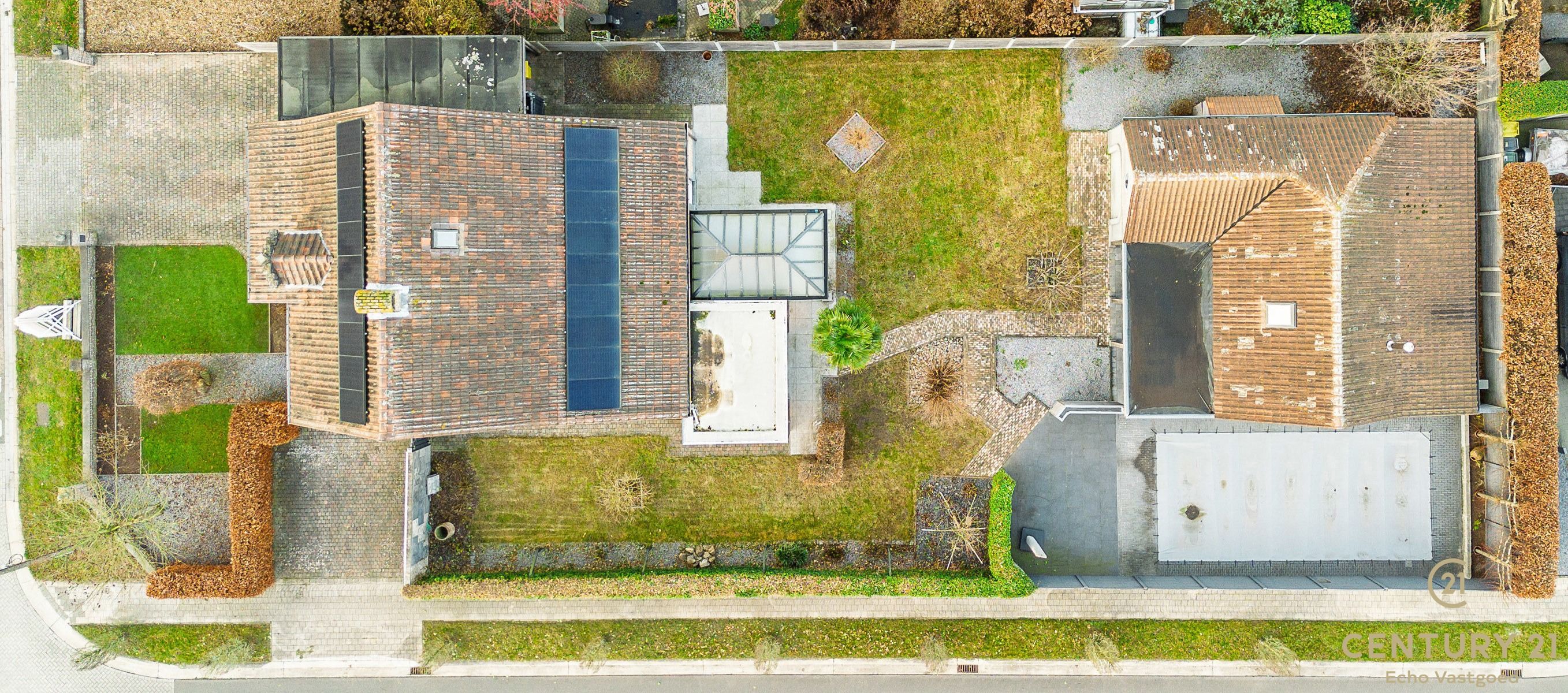 Stijlvolle vrijstaande woning met zwembad, poolhouse en tuin foto 29