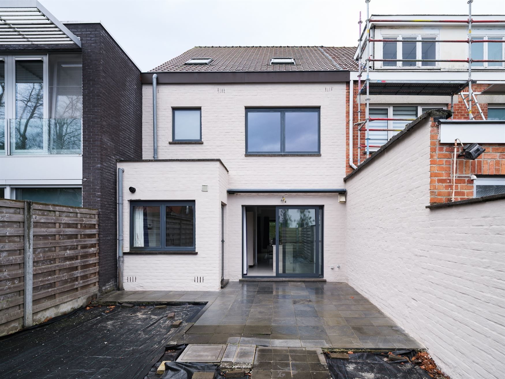 Gezinswoning met 3 slaapkamers en tuin in rustige straat. foto 17