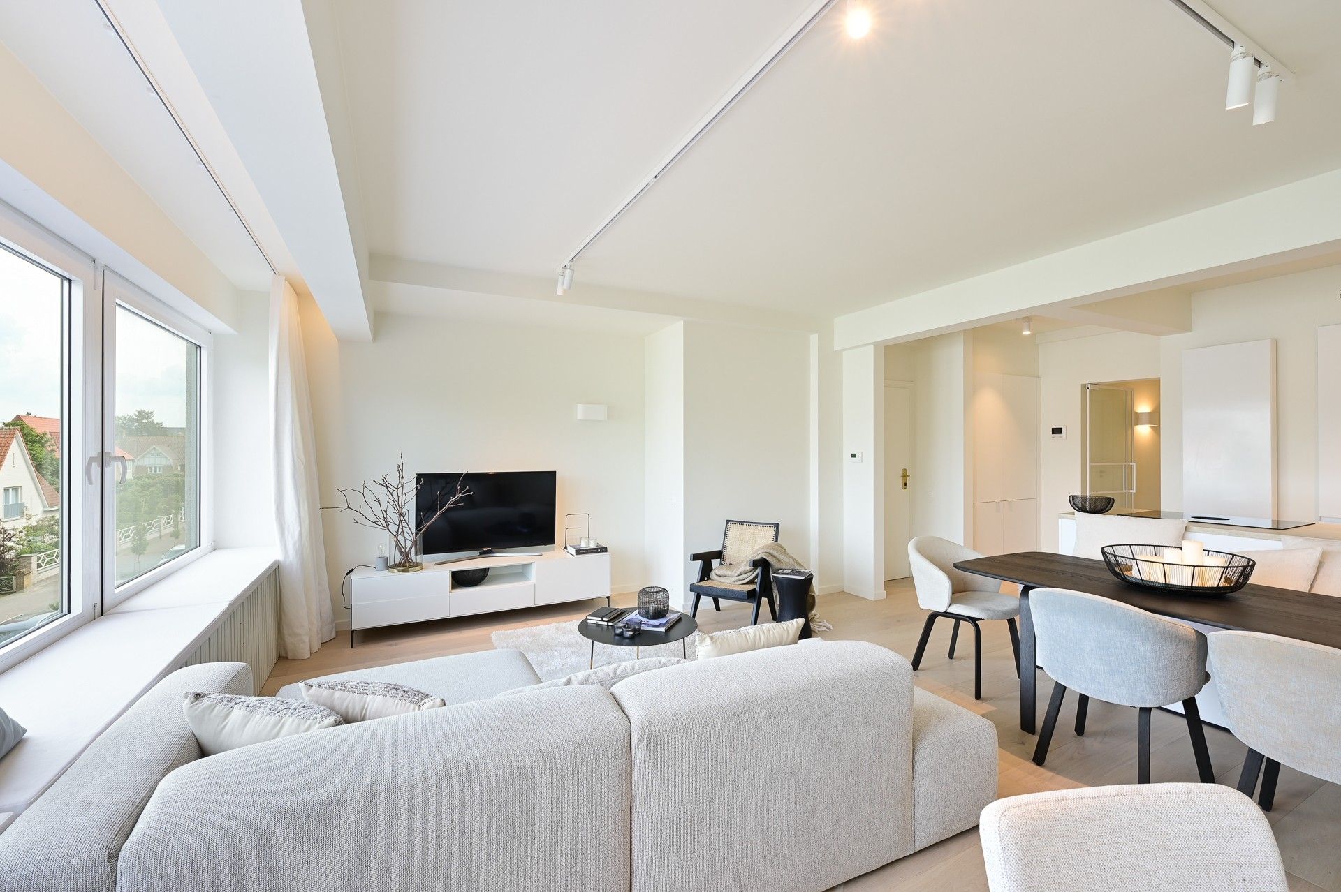 Prachtig gerenoveerd appartement inclusief garage in het centrum Knokke foto 4