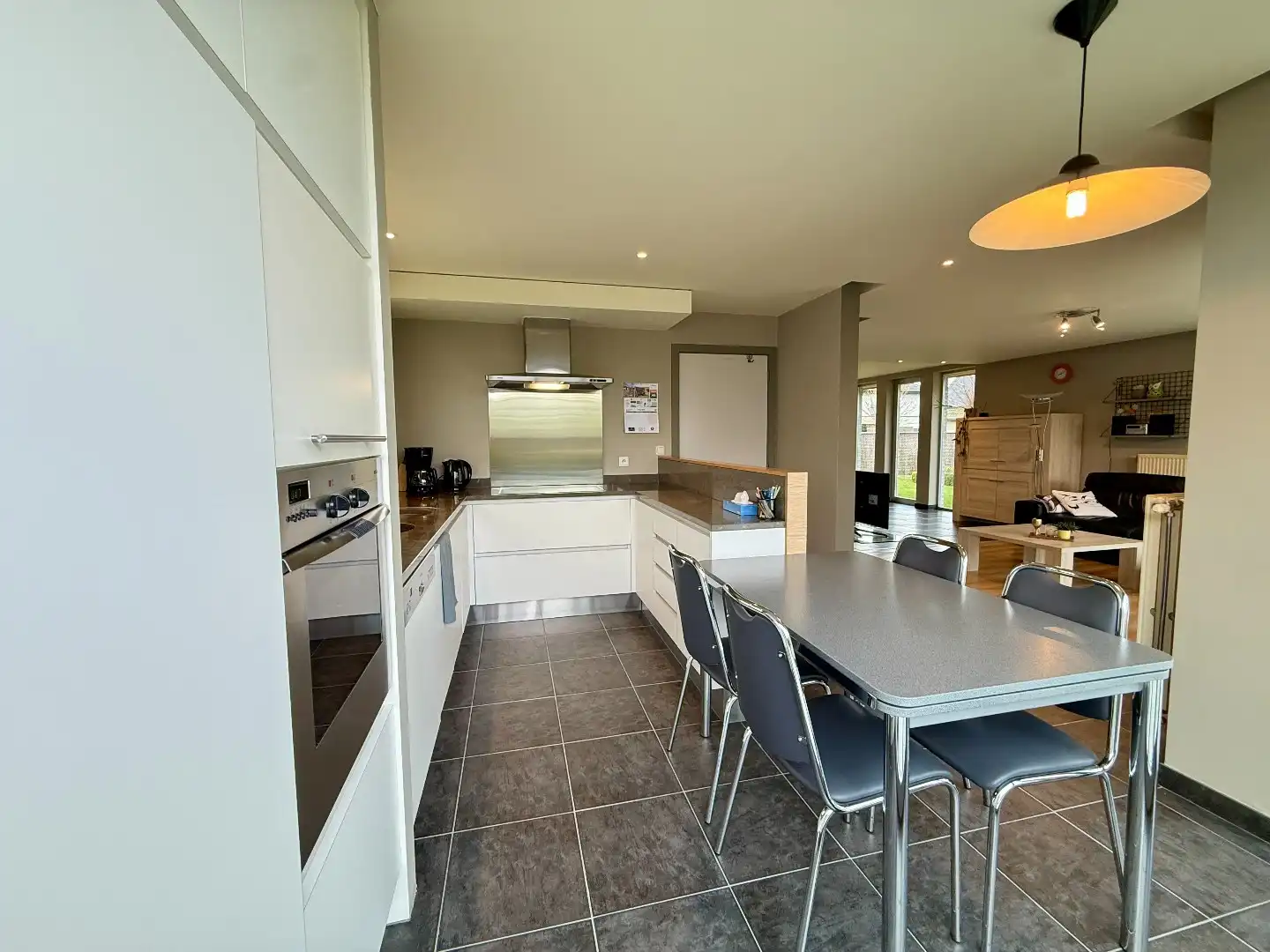 Rustig gelegen alleenstaande woning met mooi ingerichte tuin en 3 slaapkamers  foto 6