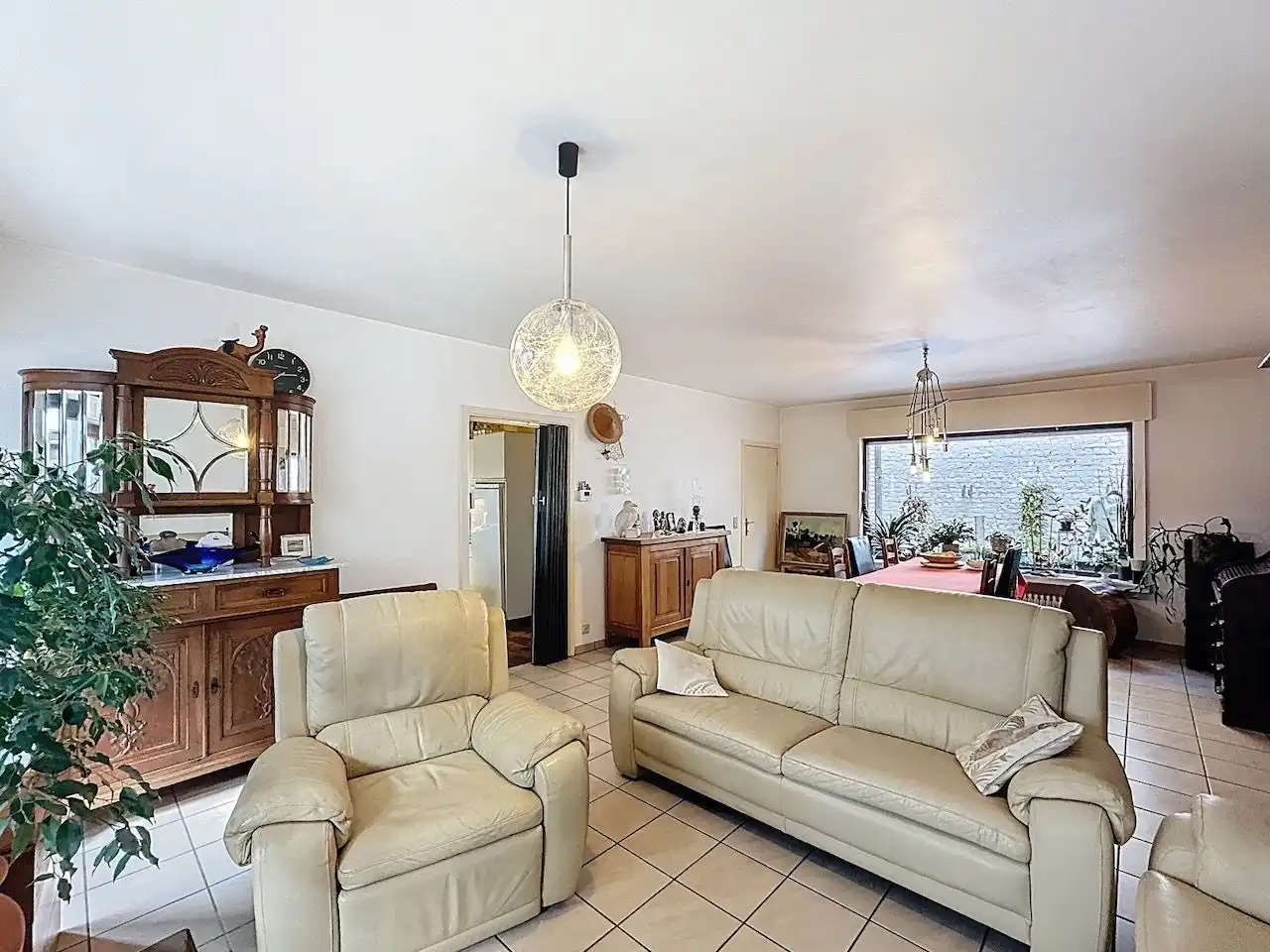 Bijzonder ruime handelswoning vlakbij de Kursaalstraat foto 7