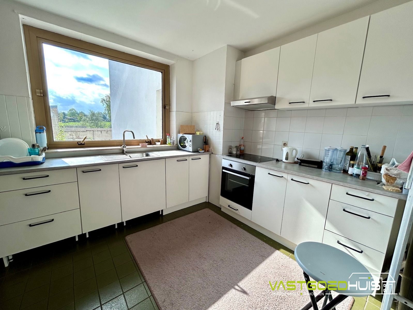 Ruim, gelijkvloers appartement met terras foto 8