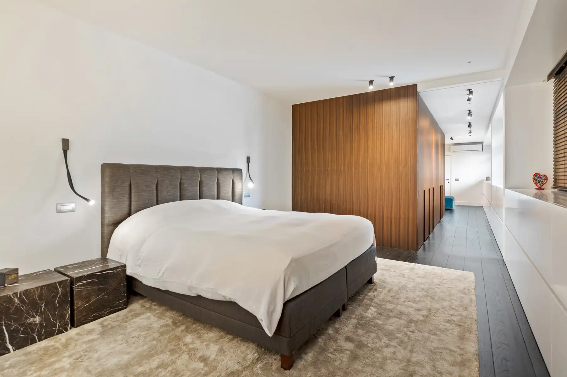 High-end afgewerkte praktijkvilla in het centrum foto 14