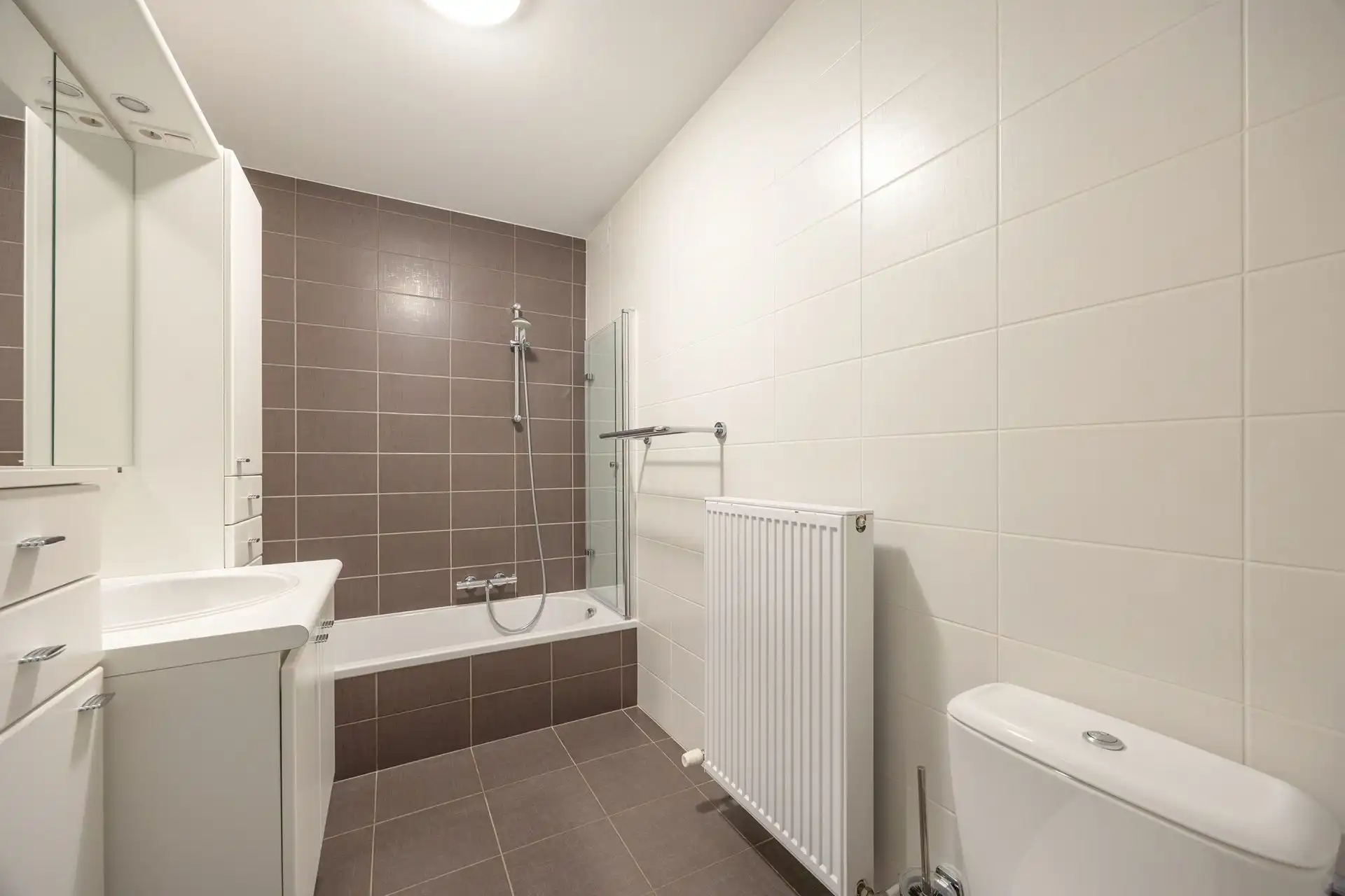 Gelijkvloersappartement met grote tuin & garage foto 19