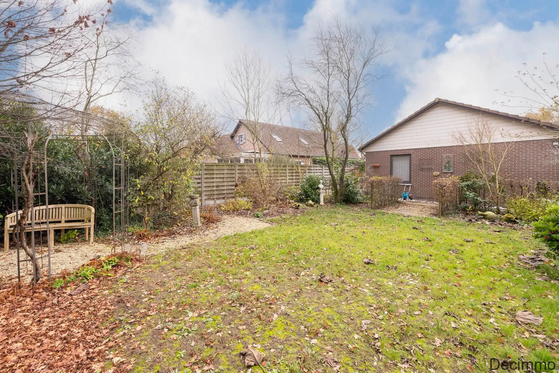 Rustig gelegen gelijkvloers landhuis op ca. 801 m² grond foto 20