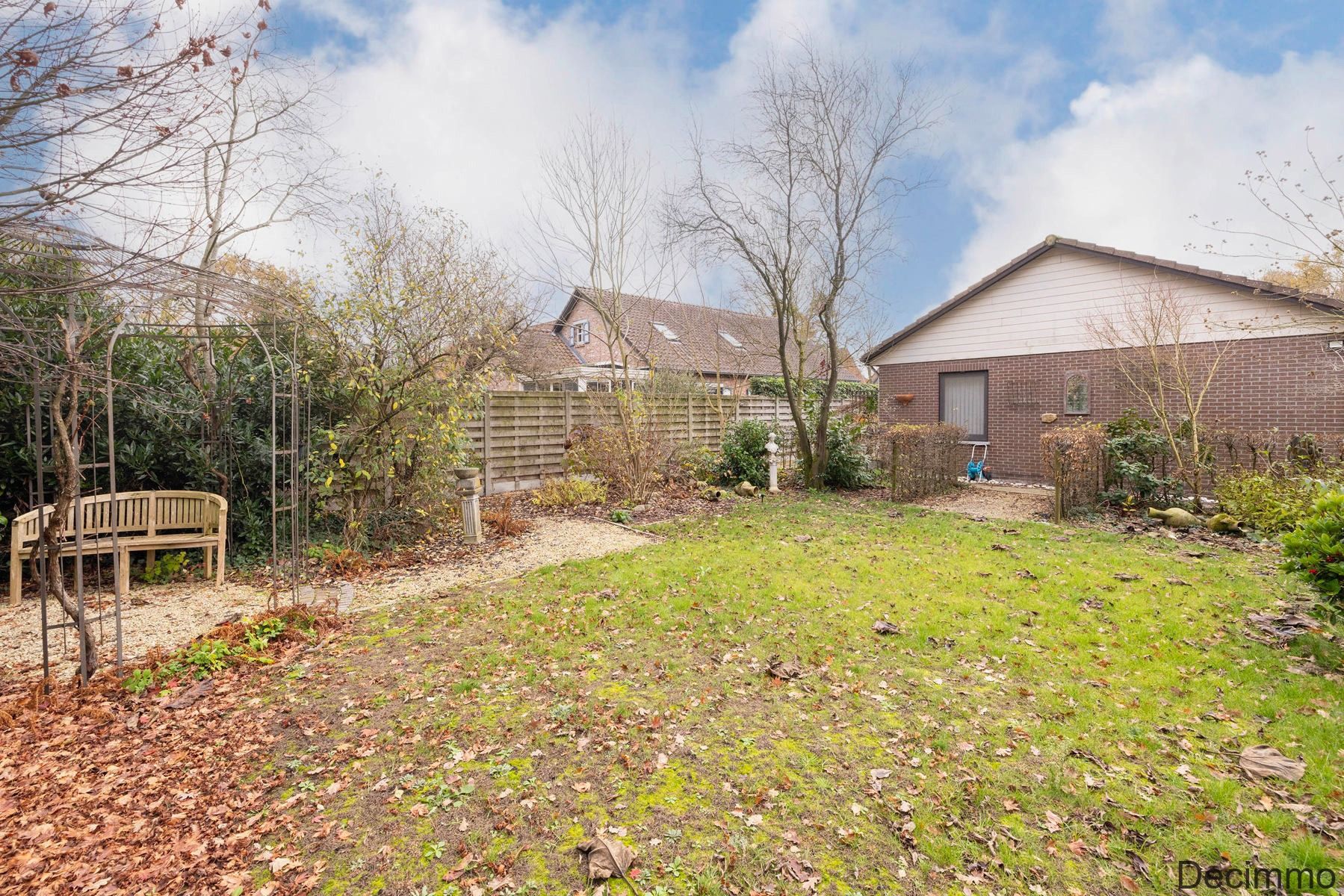 Rustig gelegen gelijkvloers landhuis op ca. 801 m² grond foto 27