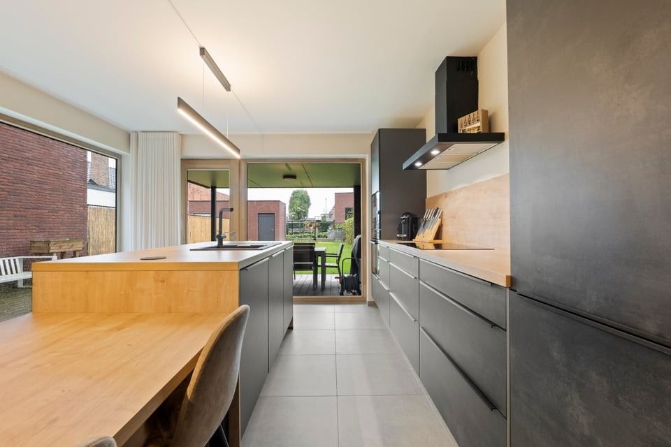 RECENTE ENERGIEZUINIGE WONING MET 3 SLAAPKAMERS, GARAGE EN ZONNIGE TUIN foto 15