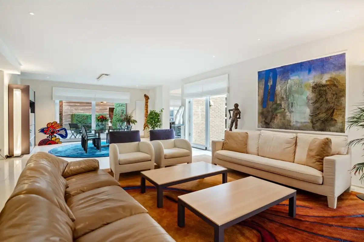 Uitzonderlijke villa op 3451 m² met 5 slaapkamers omgeven door groen. foto 6